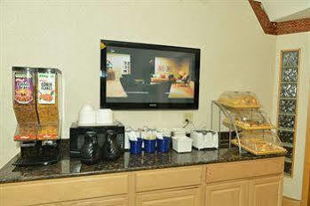 Whitney Inn & Suites Hamden Bagian luar foto