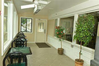 Whitney Inn & Suites Hamden Bagian luar foto