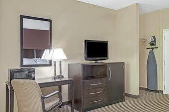 Whitney Inn & Suites Hamden Bagian luar foto