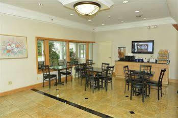 Whitney Inn & Suites Hamden Bagian luar foto